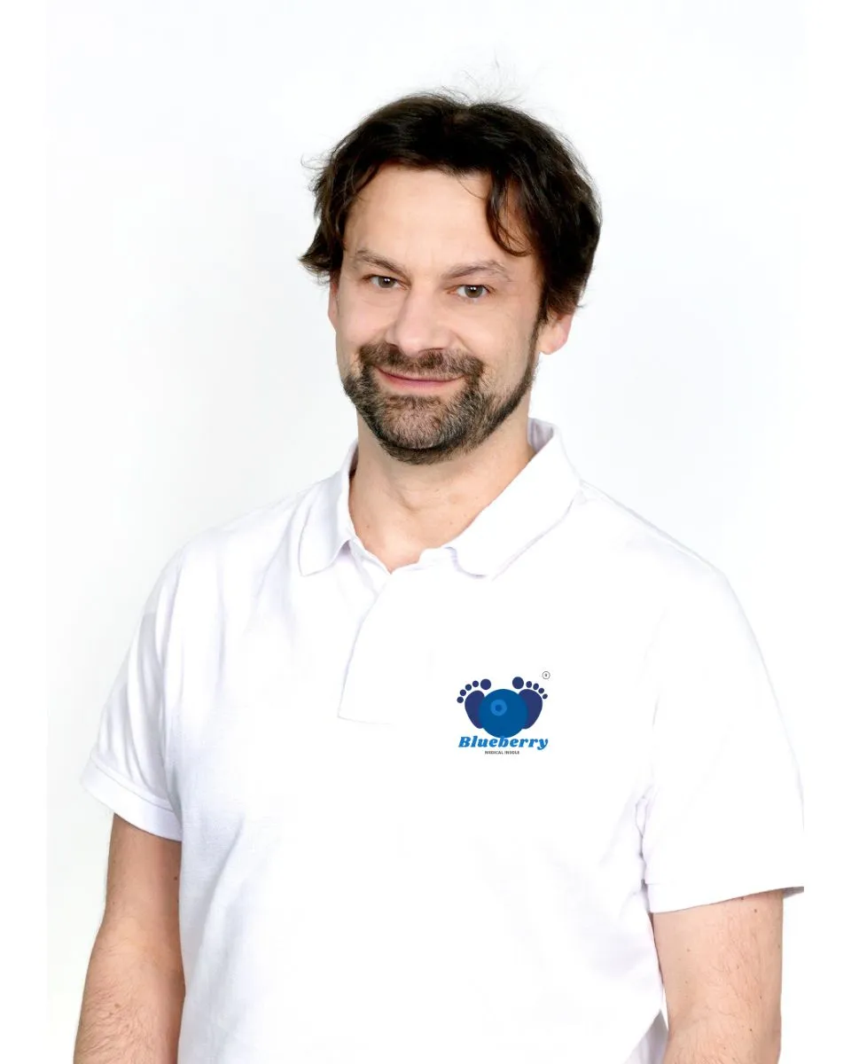 Fizjoterapeuta Marcin Bacia, specjalista od indywidualnych wkładek ortopedycznych